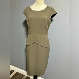 Calvin Klein fitted green dress short sleeve approximate size 8-10